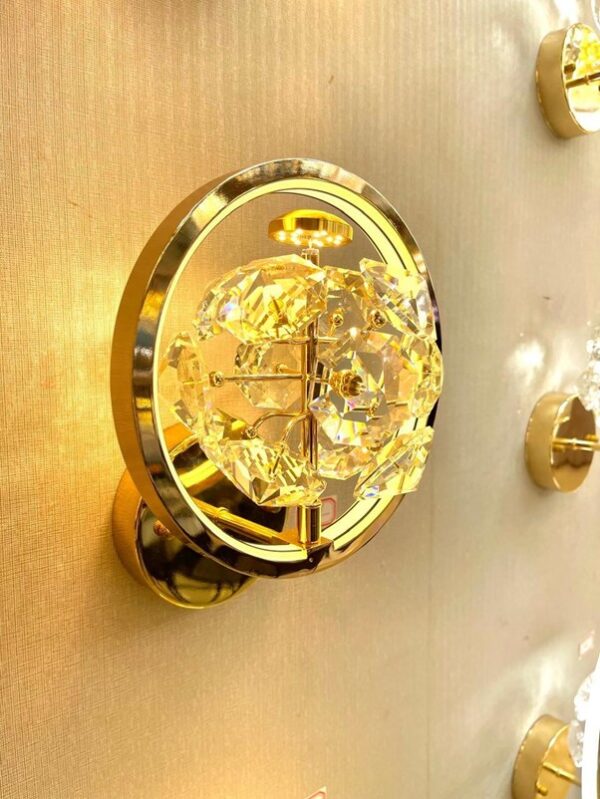 B67 WALL LIGHT